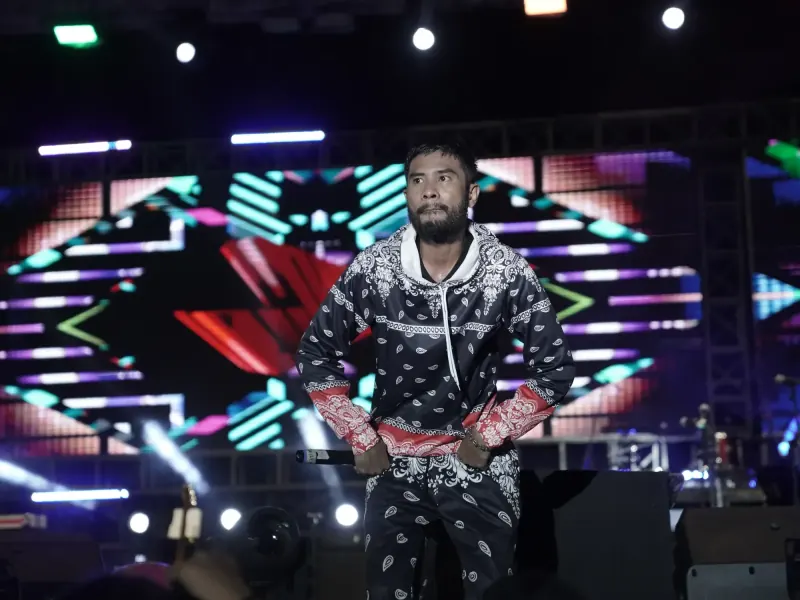 Aksi panggung di MEGA MOVE IT FEST 2024 Ambon
