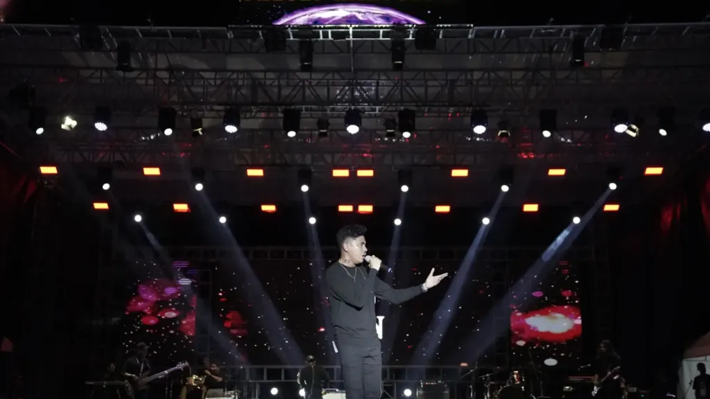 Fresly Nikijuluw tampil di MEGA MOVE IT FEST 2024 Ambon