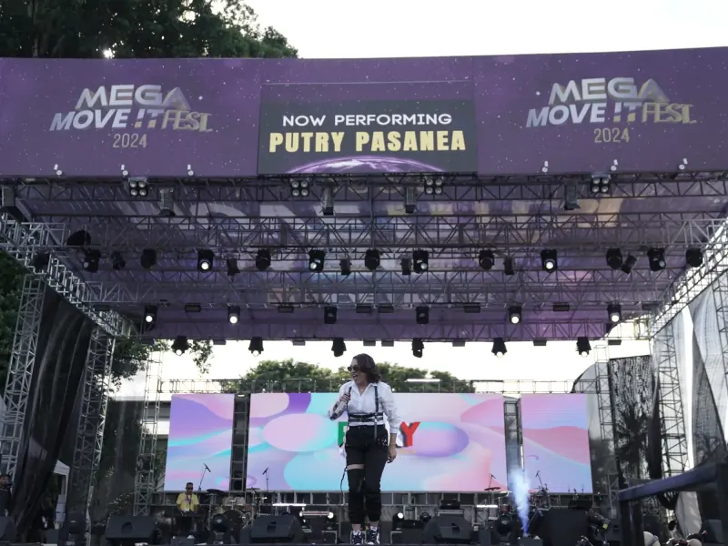 Putry Pasanea di MEGA MOVE IT FEST 2024 Ambon