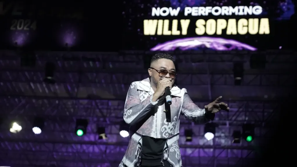 Willy Sopacua tampil di MEGA MOVE IT FEST 2024 Ambon